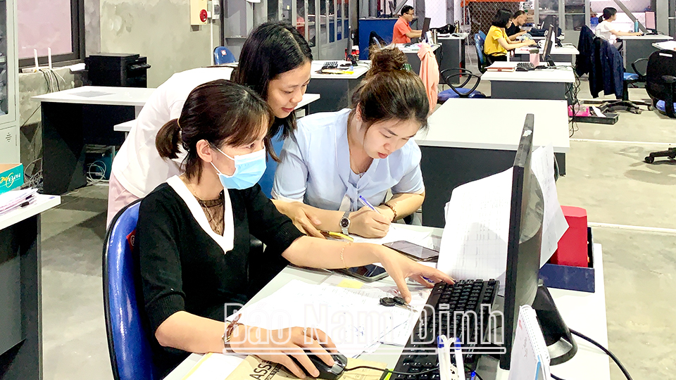 Công ty TNHH Quốc tế KAM FUNG Việt Nam (Giao Thủy) tích cực ứng dụng công nghệ thông tin trong tiếp cận thị trường, tiêu thụ sản phẩm trên môi trường thương mại điện tử.