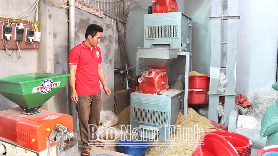 Hợp tác xã nông nghiệp và dịch vụ Thiềm Trang, xã Xuân Thượng đầu tư hệ thống máy móc hiện đại trong sản xuất, chế biến nông sản, góp phần nâng cao thu nhập.