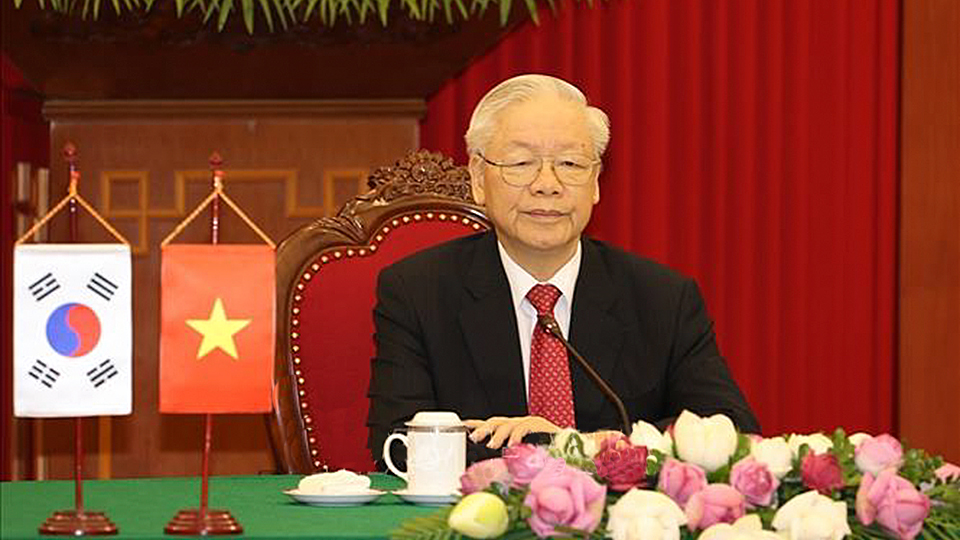Tổng Bí thư Nguyễn Phú Trọng hội đàm trực tuyến với Tổng thống Hàn Quốc Yoon Suk-yeol.  Ảnh TTXVN