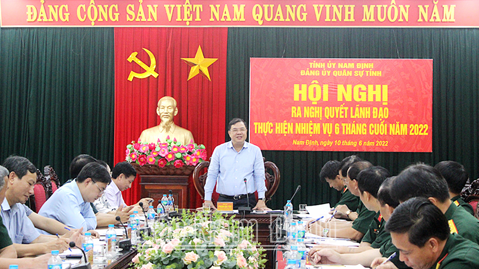 Đồng chí Phạm Gia Túc, Ủy viên BCH Trung ương Đảng, Bí thư Tỉnh ủy, Bí thư ĐUQS tỉnh phát biểu kết luận hội nghị.