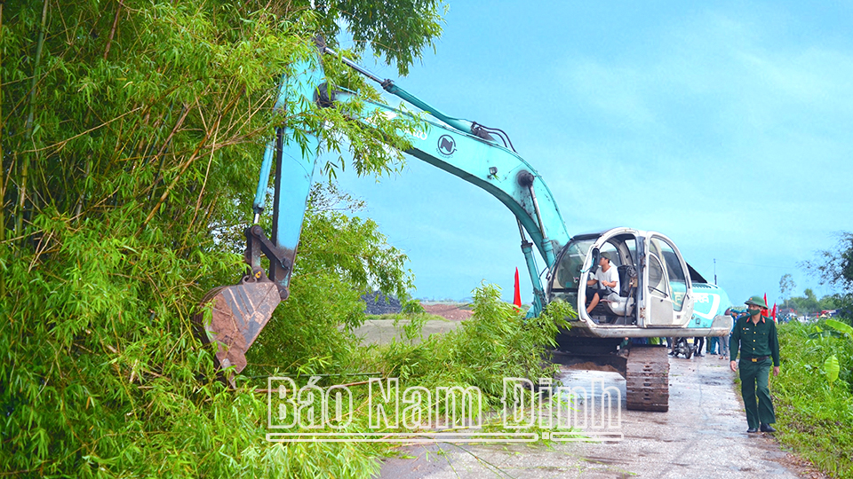 Huyện Trực Ninh diễn tập phương án bảo vệ đê, kè trong mùa mưa bão 2022.