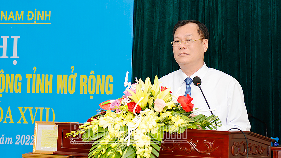 Đồng chí Lê Quốc Chỉnh, Phó Bí thư Thường trực Tỉnh ủy, Chủ tịch HĐND tỉnh, Trưởng đoàn Đoàn đại biểu Quốc hội tỉnh phát biểu chỉ đạo tại hội nghị.