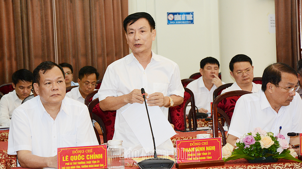 Đồng chí Phạm Đình Nghị, Phó Bí thư Tỉnh ủy, Chủ tịch UBND tỉnh phát biểu tham luận tại hội thảo.