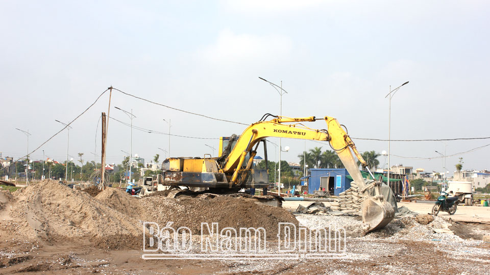 Thi công các hạng mục dự án xây dựng khu đô thị mới phía Nam sông Đào.