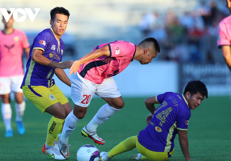 Thái Quý (số 14) vắng mặt ở vòng 10 V-League 2022 vì án treo giò (Ảnh: Hai Tép).