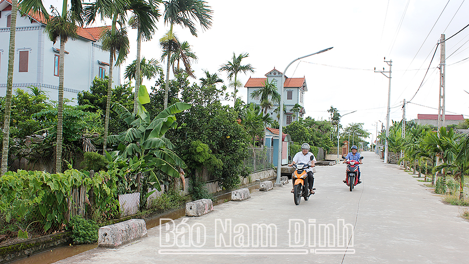 Đường giao thông thôn Đồng Quỹ, xã Nghĩa Hồng (Nghĩa Hưng) được cải tạo, nâng cấp đáp ứng các tiêu chí nông thôn mới kiểu mẫu.
