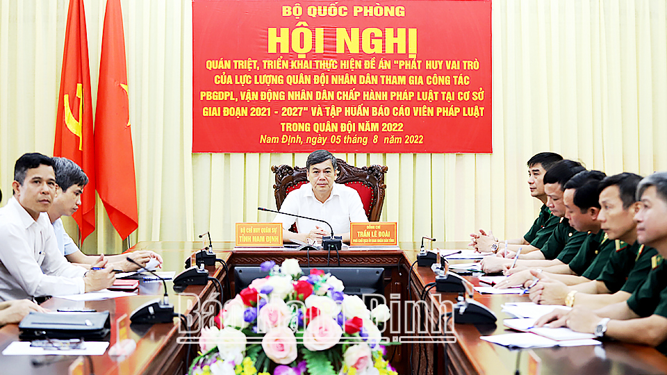 Đồng chí Trần Lê Đoài, TUV, Phó Chủ tịch UBND tỉnh; lãnh đạo các sở, ban, ngành của tỉnh dự hội nghị.