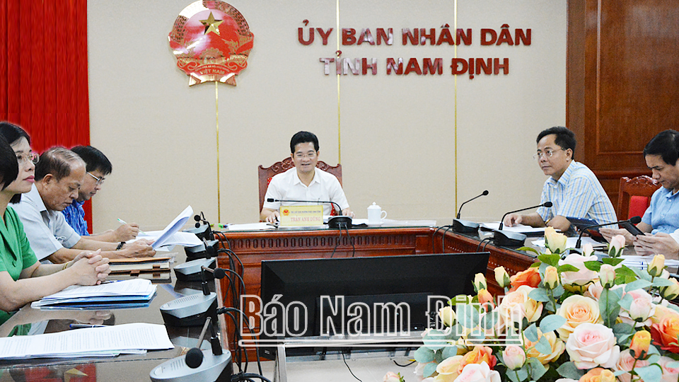 Đồng chí Trần Anh Dũng, Ủy viên Ban TVTU, Phó Chủ tịch Thường trực UBND tỉnh dự hội nghị tại điểm cầu tỉnh Nam Định.