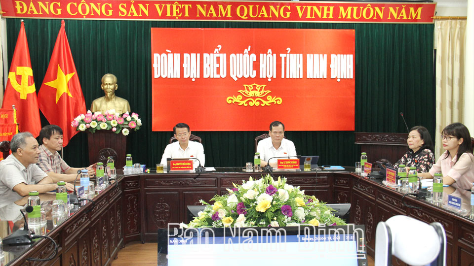 Đoàn ĐBQH tỉnh tham dự phiên chất vấn và trả lời chất vấn tại điểm cầu tỉnh Nam Định.
