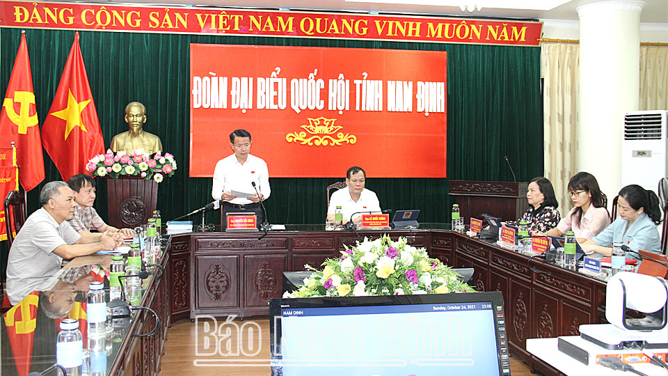 Đồng chí Nguyễn Hải Dũng, TUV, Phó Trưởng đoàn chuyên trách Đoàn ĐBQH tỉnh chất vấn Bộ trưởng Bộ Công an.