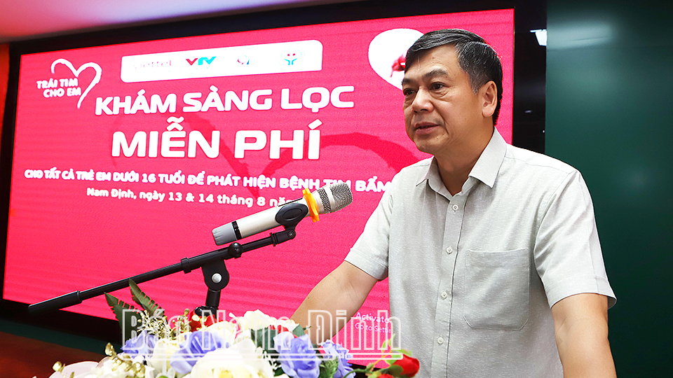 Đồng chí Trần Lê Đoài, TUV, Phó Chủ tịch UBND tỉnh phát biểu tại lễ khai mạc.