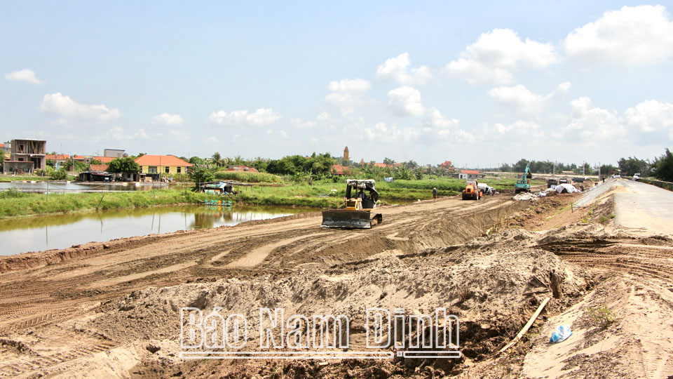 Thi công Dự án xây dựng tuyến đường bộ ven biển đoạn qua địa bàn tỉnh thuộc địa phận huyện Hải Hậu.