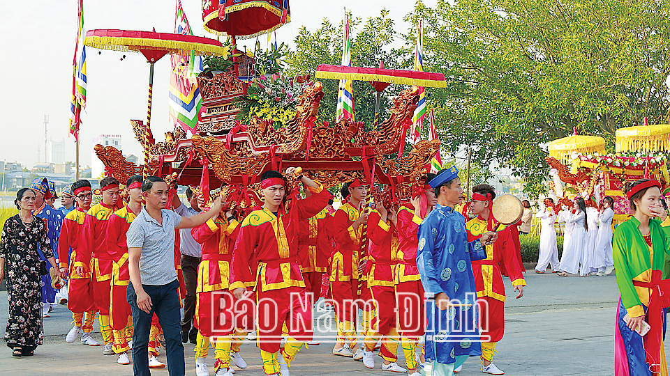 Nghi thức rước kiệu trong Lễ hội Đền Trần, phường Lộc Vượng (thành phố Nam Định) năm 2022.  Ảnh: Khánh Dũng