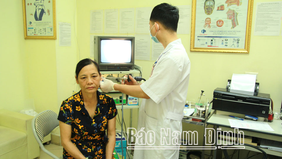 Hội viên phụ nữ thành phố Nam Định khám sức khỏe định kỳ bằng BHYT.