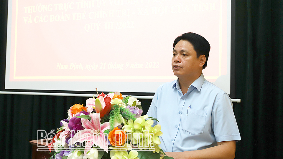 Đồng chí Trần Minh Thắng, Ủy viên Ban TVTU, Trưởng Ban Dân vận Tỉnh ủy báo cáo tóm tắt tình hình công tác của MTTQ và các tổ chức chính trị - xã hội. ảnh Hoàng Tuấn