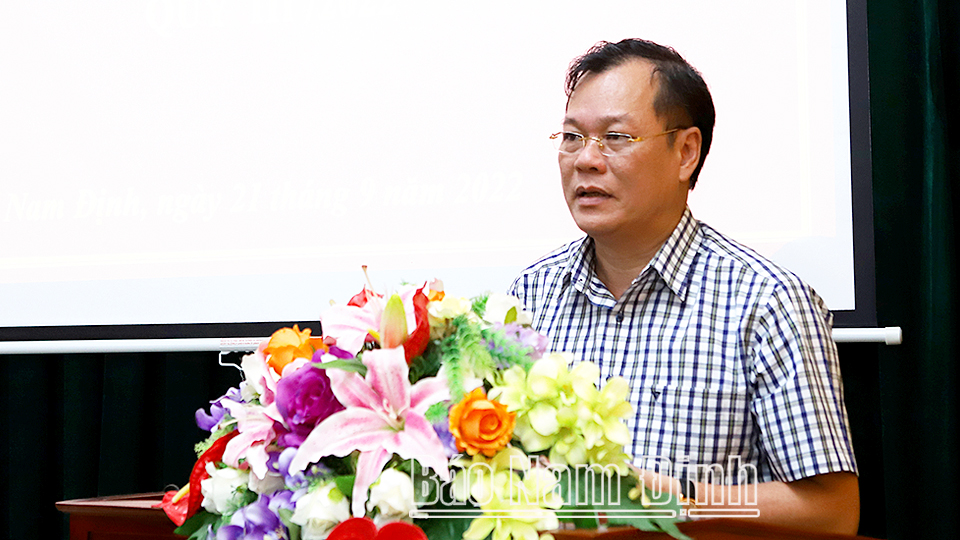 Đồng chí Lê Quốc Chỉnh, Phó Bí thư Thường trực Tỉnh ủy, Chủ tịch HĐND tỉnh, Trưởng đoàn Đoàn đại biểu Quốc hội tỉnh phát biểu kết luận hội nghị. 