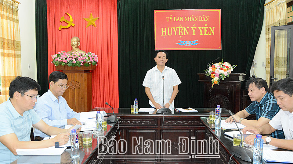 Đồng chí Nguyễn Phùng Hoan, Ủy viên Ban TVTU, Phó Chủ tịch Thường trực HĐND tỉnh phát biểu tại buổi giám sát.