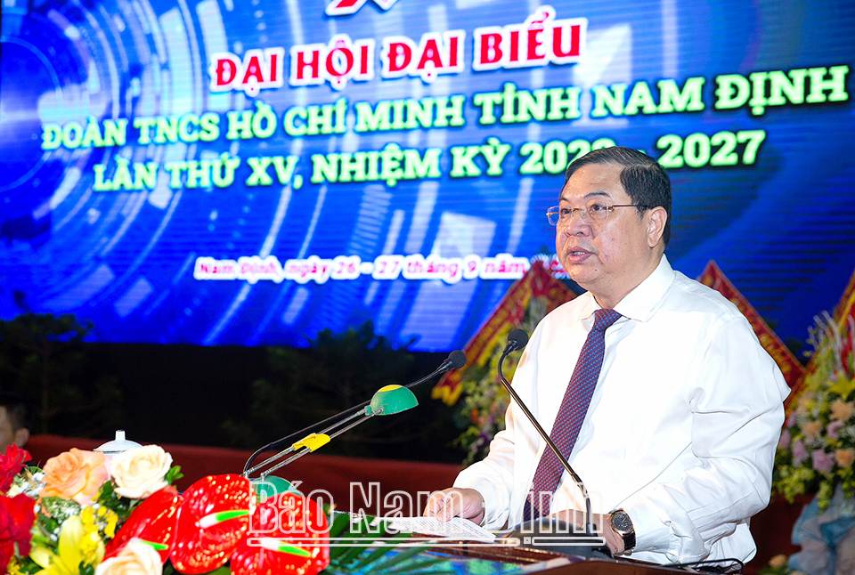Đồng chí Phạm Gia Túc, Uỷ viên BCH Trung ương Đảng, Bí thư Tỉnh uỷ phát biểu chỉ đạo tại Đại hội.