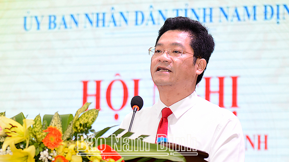 Đồng chí Phó Chủ tịch Thường trực UBND tỉnh Trần Anh Dũng phát biểu chỉ đạo tại hội nghị.