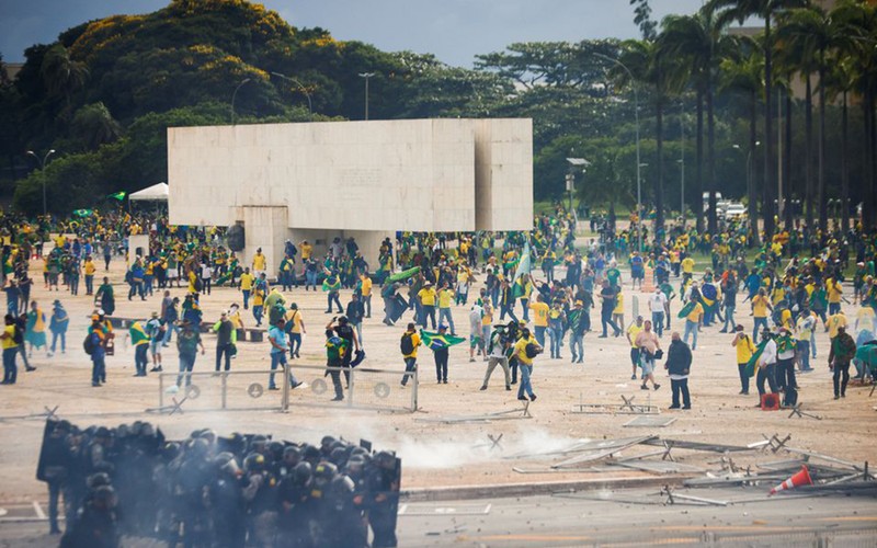 Biểu tình bạo loạn tại Brazil