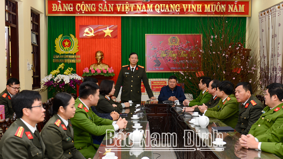 Đồng chí Giám đốc Công an tỉnh phát biểu giao nhiệm vụ cho Công an huyện Hải Hậu.