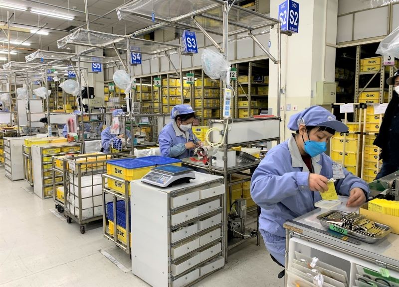 Sản xuất linh kiện điện tử tại một doanh nghiệp ở thành phố Bắc Kinh. 