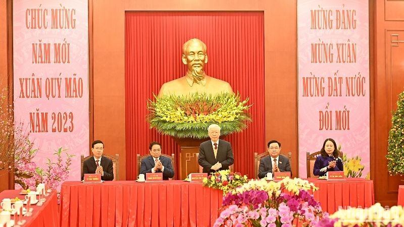 Tổng Bí thư Nguyễn Phú Trọng cùng các đồng chí lãnh đạo Đảng, Nhà nước dự chúc Tết. (Ảnh: ĐĂNG KHOA)