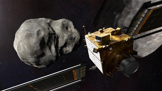 Hình ảnh mô phỏng do Cơ quan Hàng không Vũ trụ Mỹ - NASA công bố: Tàu vũ trụ thực hiện thử nghiệm chuyển hướng tiểu hành tinh kép (DART) chuẩn bị đâm vào tiểu hành tinh Dimorphos.
Ảnh: AFP/TTXVN