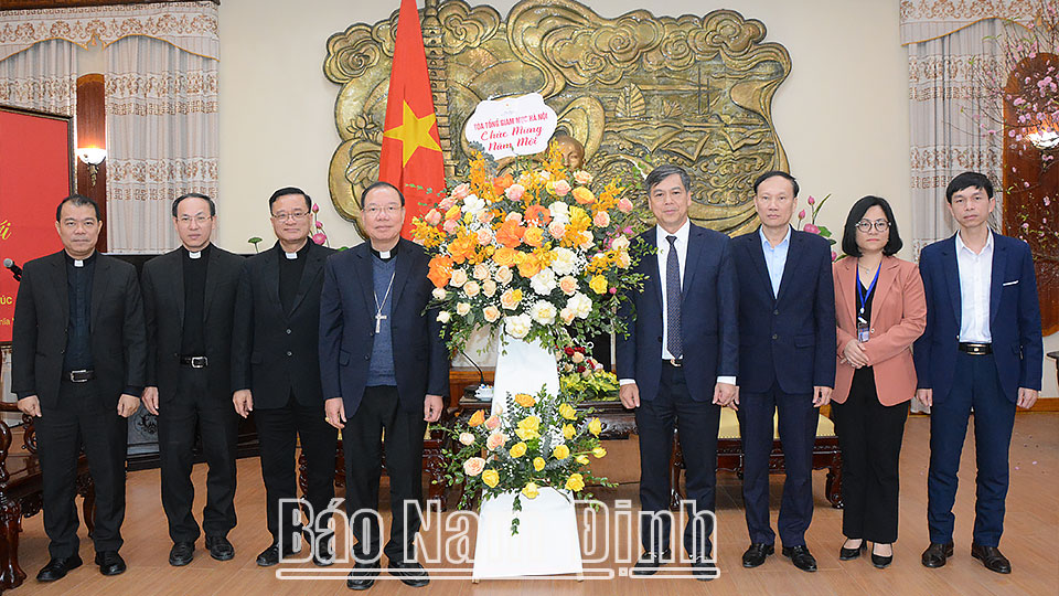 Đức Tổng Giám mục Giu-se Vũ Văn Thiên, Tổng Giáo phận Hà Nội chúc Tết UBND tỉnh.