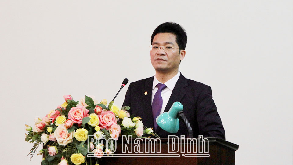 Đồng chí Trần Anh Dũng, Uỷ viên Ban TVTU, Phó Chủ tịch Thường trực UBND tỉnh phát biểu tại hội nghị.