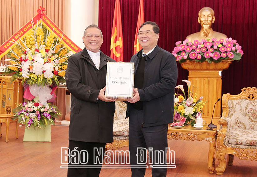 Giám mục Tôma Vũ Đình Hiệu, Tòa Giám mục Bùi Chu tặng quà chúc Tết Tỉnh ủy.