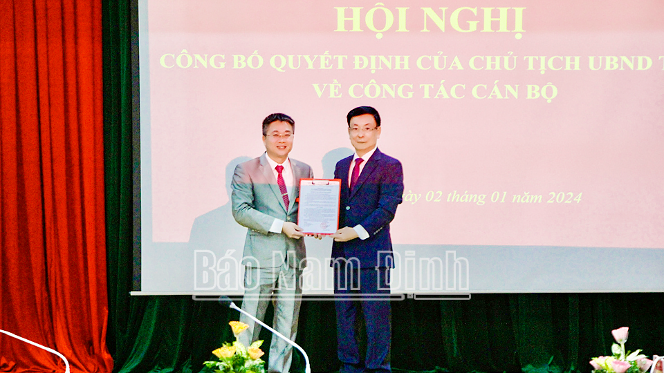 Công bố Quyết định của UBND tỉnh về công tác cán bộ tại sở Tài nguyên và Môi trường