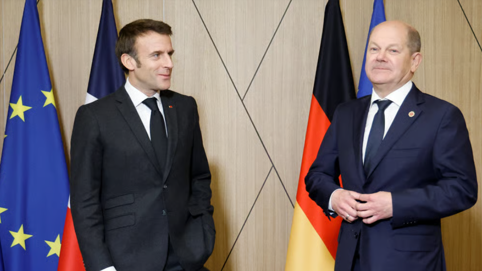 Tổng thống Pháp Emmanuel Macron (trái) và Thủ tướng Đức Olaf Scholz. Ảnh: AFP
