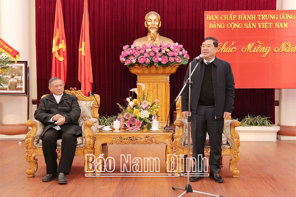 Đồng chí Phạm Gia Túc, Ủy viên BCH Trung ương Đảng, Bí thư Tỉnh ủy phát biểu tại buổi tiếp Tòa Giám mục Bùi Chu.