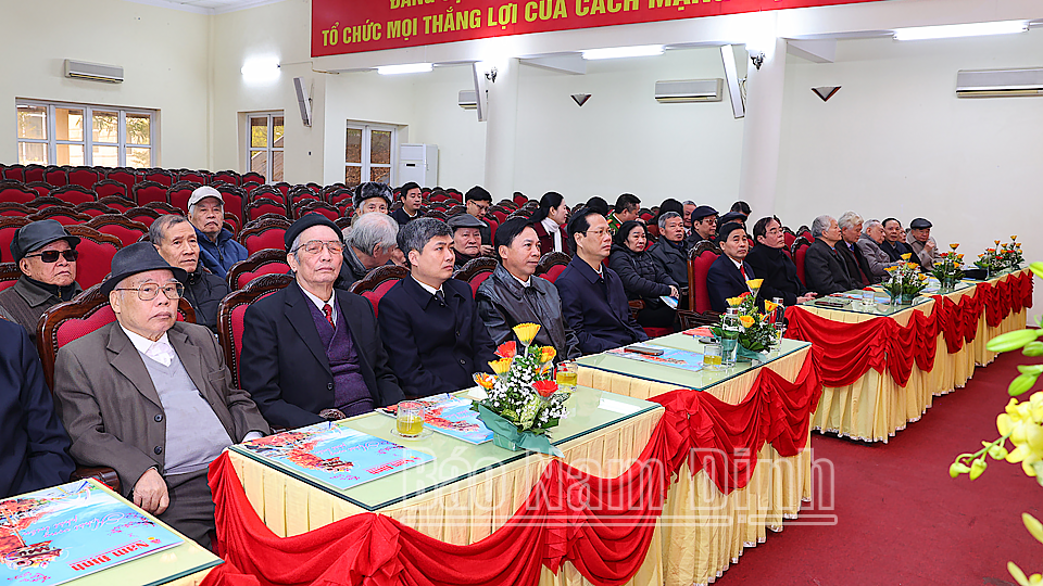 Thành ủy Nam Định gặp mặt các đồng chí nguyên lãnh đạo tỉnh và thành phố