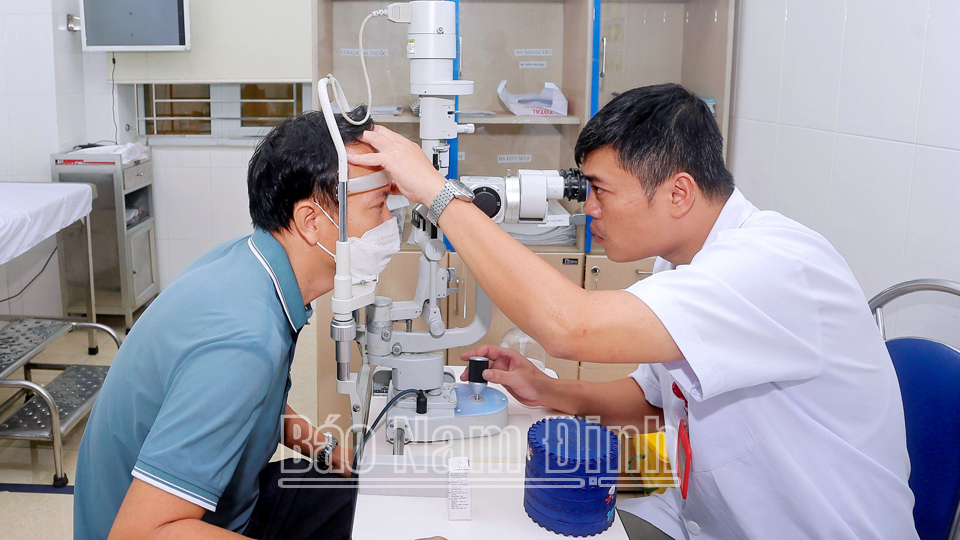 Bệnh viện Mắt Nam Định nâng cao chất lượng khám, chữa bệnh cho người dân có bảo hiểm y tế.