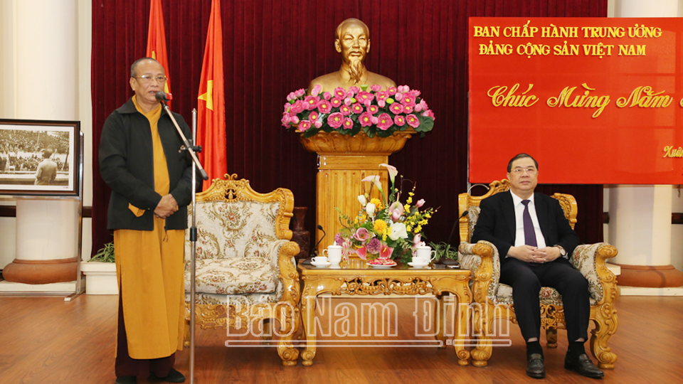 Hòa thượng Thích Quảng Hà, Phó Chủ tịch Hội đồng Trị sự Trung ương Giáo hội Phật giáo Việt Nam, Trưởng Ban Trị sự Giáo hội Phật giáo tỉnh phát biểu chúc Tết Tỉnh ủy.
