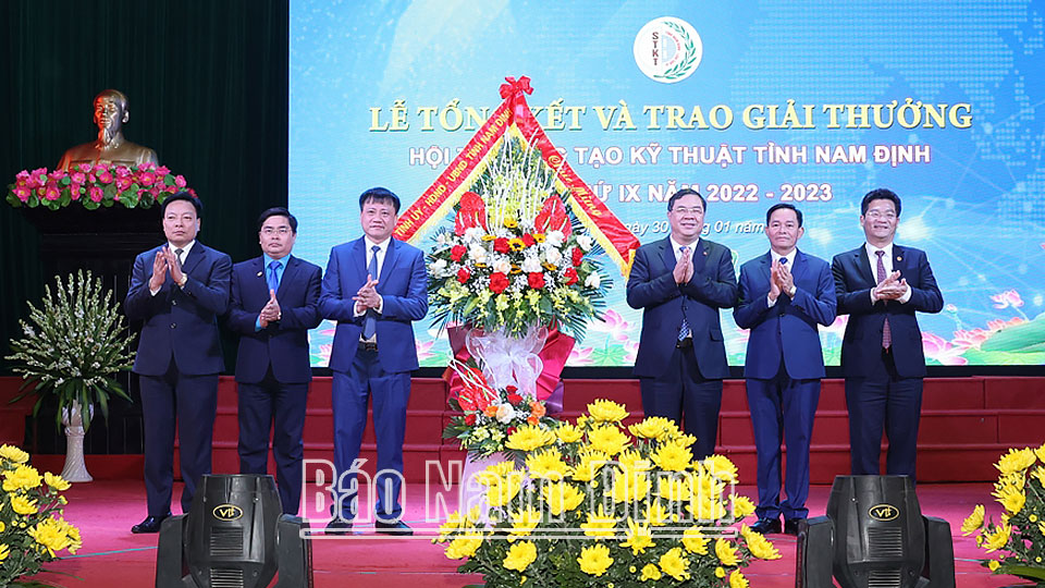 Trao thưởng 36 giải pháp đoạt giải Hội thi sáng tạo kỹ thuật tỉnh Nam Định lần thứ IX