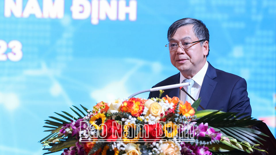 Đồng chí Trần Lê Đoài, TUV, Phó Chủ tịch UBND tỉnh phát biểu tại buổi lễ 