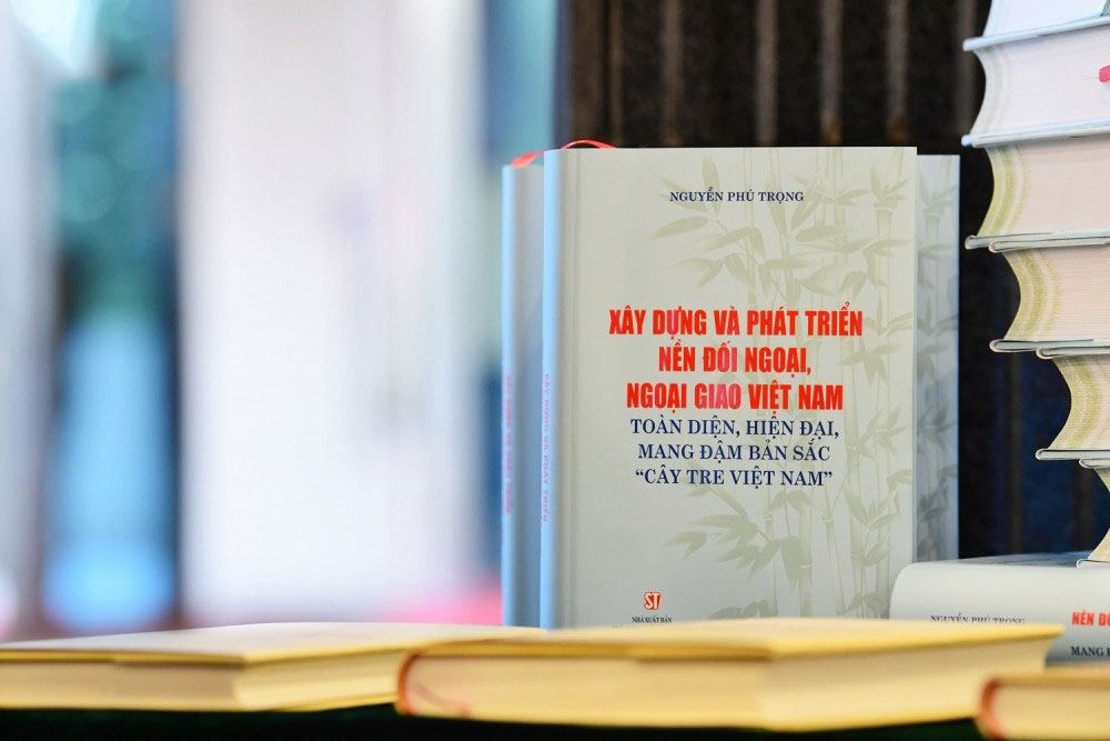 Cuốn sách của Tổng Bí thư Nguyễn Phú Trọng về xây dựng và phát triển nền đối ngoại, ngoại giao Việt Nam.