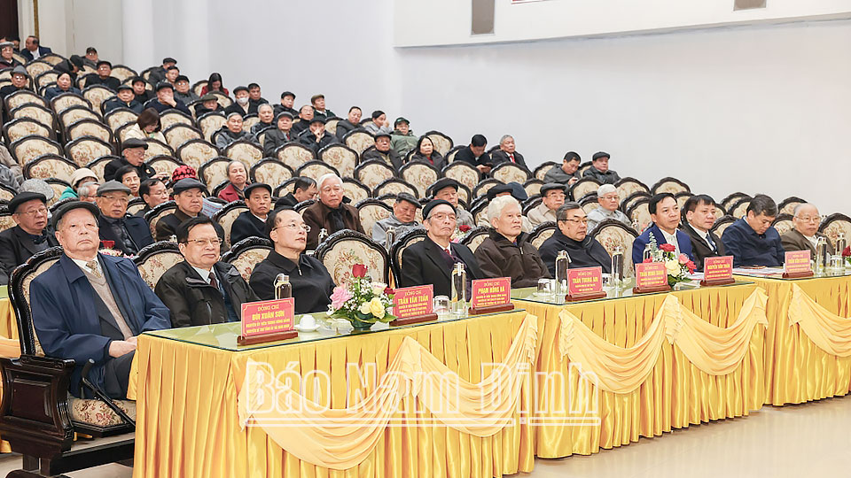 Các đồng chí nguyên lãnh đạo tỉnh dự hội nghị