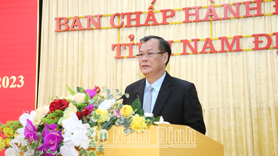 Đồng chí Lê Quốc Chỉnh, Phó Bí thư Thường trực Tỉnh ủy, Chủ tịch HĐND tỉnh, Trưởng đoàn Đoàn đại biểu Quốc hội tỉnh phát biểu chỉ đạo tại hội nghị. 