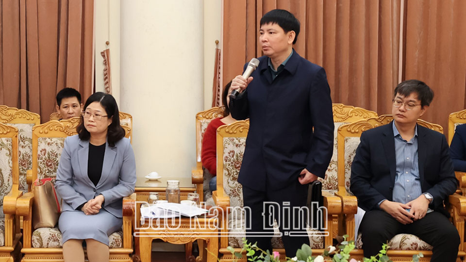 Đồng chí Nguyễn Hoàng Anh, Trưởng ban Quản lý các KCN tỉnh phát biểu tại buổi làm việc.