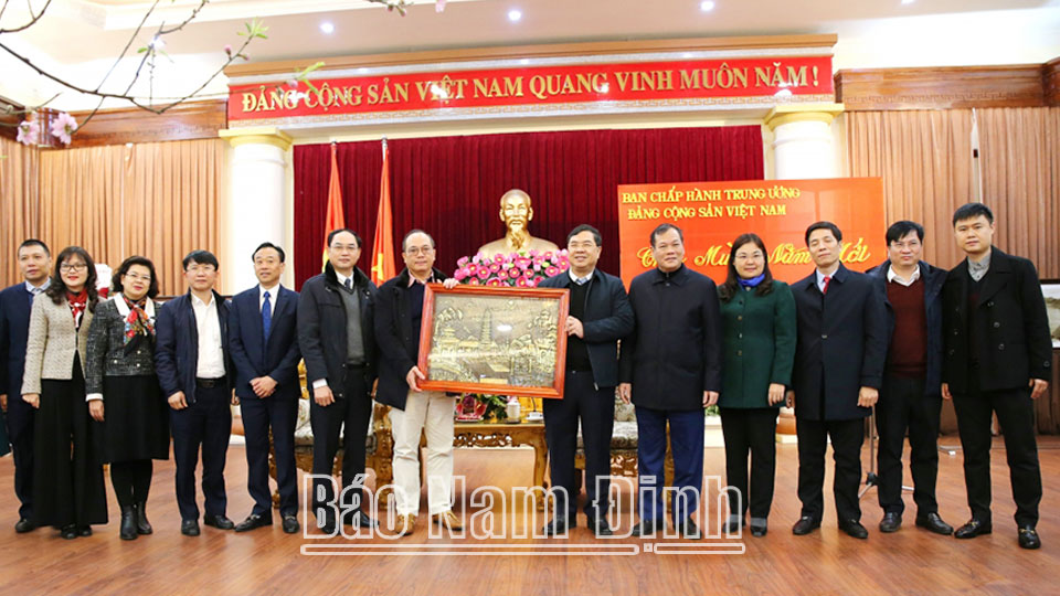 Đoàn công tác của Ngân hàng Phát triển Việt Nam thăm, chúc Tết Tỉnh ủy