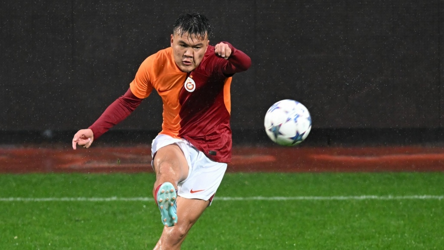 Beknaz Almazbekov của ĐT Kyrgyzstan đang khoác áo Galatasaray (Thổ Nhĩ Kỳ)