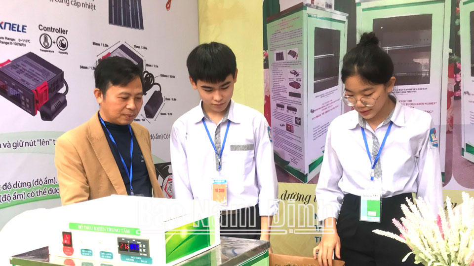 Dự án “Hệ thống sấy đa năng” của học sinh Trường THCS Hải Phương (Hải Hậu).
Bài và ảnh: Minh Thuận