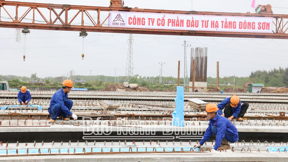 Công trường dự án Xây dựng tuyến đường bộ mới Nam Định - Lạc Quần - Đường bộ ven biển đoạn qua huyện Giao Thủy ĐT5