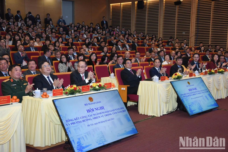 Thủ tướng Phạm Minh Chính, các đồng chí lãnh đạo và các đại biểu tham dự Hội nghị tổng kết. (Ảnh: TRẦN HẢI)
