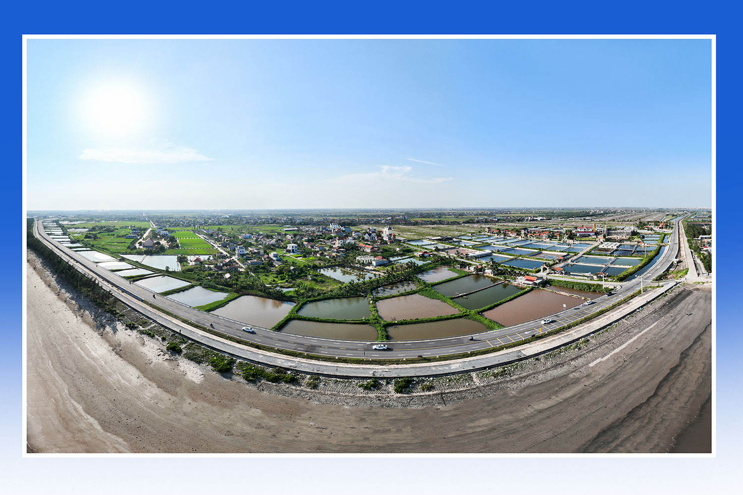 Tuyến đường bộ mới Nam Định - Lạc Quần - Đường bộ ven biển đoạn qua xã Hải Đông (Hải Hậu). (Ảnh Viết Dư)