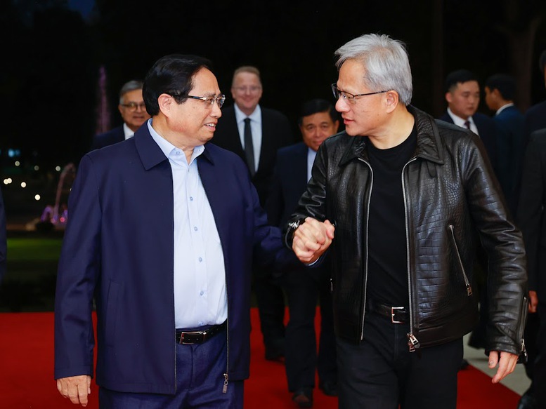 Thủ tướng Chính phủ Phạm Minh Chính tiếp ông Jensen Huang, Chủ tịch, Tổng Giám đốc Tập đoàn NVIDIA (Hoa Kỳ) - tập đoàn sản xuất chip đắt giá nhất thế giới với giá trị thị trường gần 1.200 tỷ USD, chiều 10/12/2024